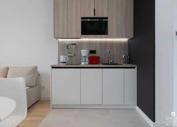 Shellter 117 L - By Jantar *